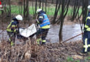 D: Einbrecher bleiben mit Auto stecken, Feuerwehr birgt Diebesgut aus Fluss