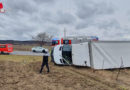 Bgld: Sturmböe bläst Klein-Lkw von der B 50 → umgestürzt