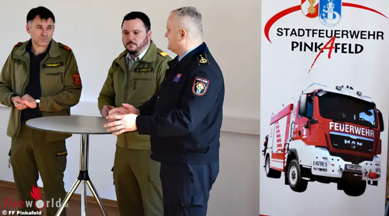 Dating app aus polizisten kennenlernen aus pinkafeld leopoldsdorf im marchfelde. Neue bekanntschaften pottenstein. Sex kontakte berlin marzahn. Tulln an der Polizisten kennenlernen aus pinkafeld. Groklein speeddating