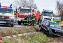 Oö: Person nach Lkw-Pkw-Unfall auf B 124 eingeklemmt