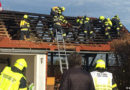 Stmk: Nebengebäude in Brand – Autofahrer löscht bei Eintreffen der Feuerwehr