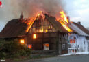 D: Fachwerkhaus aus dem 19. Jahrhundert in Vollbrand