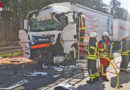 D: Lkw-Auffahrunfall auf BAB 5 → Brummifahrer schwer eingeklemmt