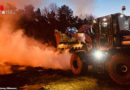 D: Feuerwehr & THW bekämpften Brand von 600 Strohrundballen