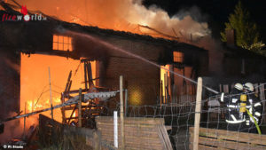 D: Feuer in Kutenholz zerstört Teil eines landwirtschaftlichen Anwesens