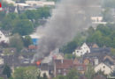 D: Doppel-Drehleitereinsatz bei Mehrparteienhaus-Dachstuhlfeuer in Iserlohn