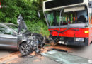 D: Drei Verletzte bei Kollision Pkw-Schulbus in Witte