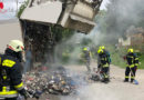 Nö: Müllwagenbrand in Obergrub vor dem Feuerwehrhaus