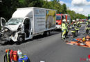 Bayern: Eingeklemmter Transporter-Fahrer nach Auffahrunfall an Lkw auf A 99