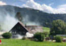 Schweiz: Farb- und Lösungsmittel erschweren Löscharbeiten bei Scheunenbrand in Hundwil