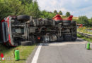Oö: Lkw mit Metallschrott bei Autobahnauffahrt in Pichl bei Wels umgestürzt