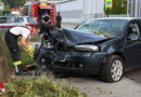 Oö: Pkw kracht in Wels gegen Baum → 5 Verletzte