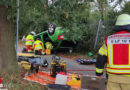 D: Person in Xanten aus am Dach liegenden Auto befreit