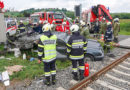 Stmk: Pkw prallt gegen eine Triebwagengarnitur