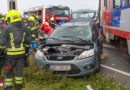 Oö: Verletzte Frau nach Kollision Pkw – Almtal-Bahn in Ried im Traunkreis über Heckklappe befreit