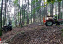 Oö: Absturz eines landwirtschaftlichen Fahrzeuges in unwegsames Gelände in Unterach / Attersee