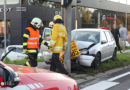 Oö: Interner Notfall → Pkw kracht in Wels gegen Ampel