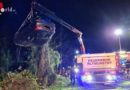 Oö: Bergung eines über Böschung gestürzten Autos in Ebensee