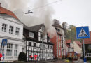 D: Großeinsatz von Polizei und Feuerwehr → Fachwerkhaus in Warburg nach Brand nicht mehr bewohnbar