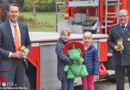 D: Feuerwehr Wenden erhält Grisus als Plüschtier für verängstigte Kinder