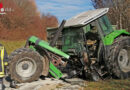 D: Traktor bei Unfall mit Klein-Lkw auseinandergerissen