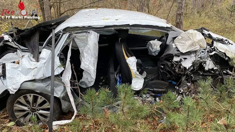 no fahrerflucht nach filmreifem schlachtfeld unfall bei markt piesting fireworld at