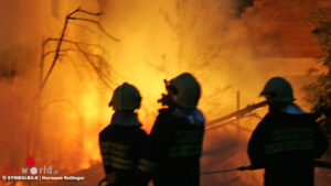 Bayern: Brand einer Scheune in Marktbreit → ein Feuerwehrmann leicht verletzt