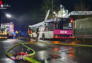 D: Brennender Nahverkehrs-Bus auf der BAB 52 in Essen