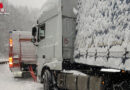 Ktn: Zwei auf Schneefahrbahn hängengebliebene Lkw blockierten die Auffahrt Villach West
