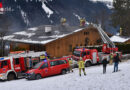 Tirol: Drehleiter-Assistenz-Einsatz der Kitzbühler Feuerwehr bei Dachbrand in Aurach