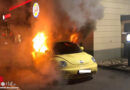 D: VW Beetle geht bei Burger King Drive-In in Flammen auf