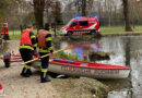 Oö: Vier Feuerwehrmänner retten eine Ente am Eis