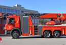 Schweiz: Drei-Achs-Autodrehleiter der Feuerwehr Saanen auf Scania P410 B 6×4*4 HA
