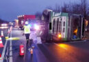 D: 3-Achs-Lkw stürzt auf B 56n bei Selfkant auf Gegenfahrbahn