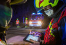 D: Feuerwehr Hamburg befreit Familie aus Pkw nach Verkehrsunfall mit einem Lkw auf der Bundesautobahn 7
