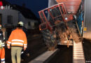 Nö: Traktor drohte bei Verladearbeiten abzustürzen