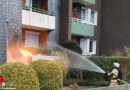 D: Brennende Gasflasche auf einem Vordach in Bremerhaven