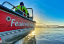 D: Manövrierunfähiges Sportboot auf dem Rhein in Mainz