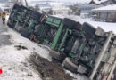 Schweiz: Lkw mit 23 Tonnen Hühnerfutter bei Thayngen über Böschung gestürzt
