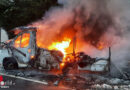 D: Wohnmobil geht während Essensabholung in Velbert in Flammen auf