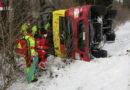 Schweiz: Dreiachs-Tankwagen bei Rückwärtsfahrt in Mollis über Böschung gestürzt