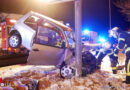 D: Unfall in Celle → Auto hängt zwischen Leitplanke und Mast