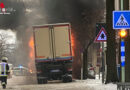 D: Lkw-Brand in Essen & Feuerwehr flämmt vereiste Unterflur-Hydranten frei