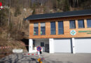Oö: Einsatzzentrale der Gmundner Bergrettung von rutschenden Felsblock bedroht → Wall errichtet
