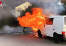 D: Brennender VW-Bus im Bereich einer Tankstelle in Herdecke