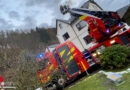 D: Ausgedehnter Kaminbrand droht auf Gebäude in Plettenberg überzugreifen