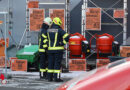 Oö: Unter Snackautomat eingeklemmt → Personenrettung in Regauer Baumarkt