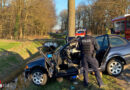 D: Lenkerin in Weeze nach Pkw-Anprall an Baum aus Auto gerettet