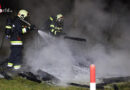 Oö: Brennendes Holz auf Wiese vor Kirche in Wels