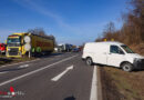 Oö: Schwerverletzter bei Kreuzungskollision Transporter – Lkw in Pichl bei Wels